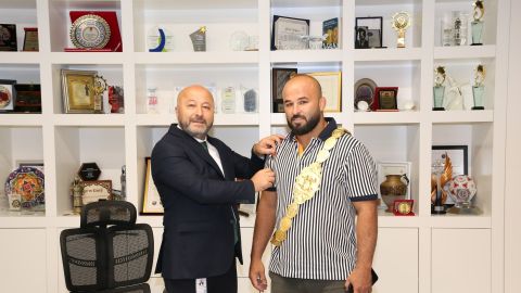 CW Enerji empfängt Kırkpınar-Ölringkampf-Champion Başpehlivan Orhan Okulu