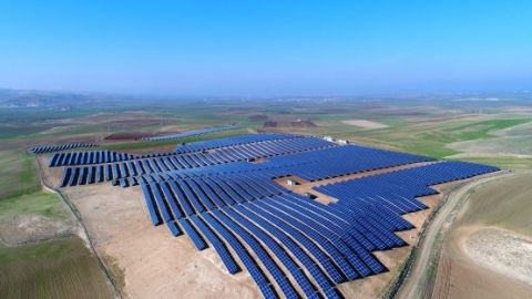 CW Enerji Ürettiği Güneş Panellerine 25 Sene Performans Garantisi Sağlıyor